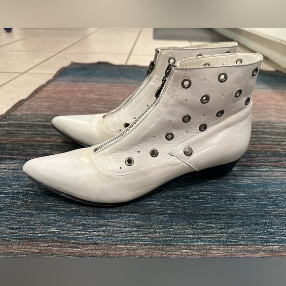John Fluevog Truth ‘Susie’ white leather zipper rock n’ roll ankle boot - 8.5 - Picture 1 of 14